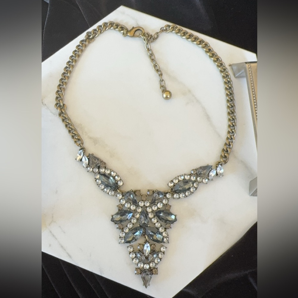 The Loft gray necklace
